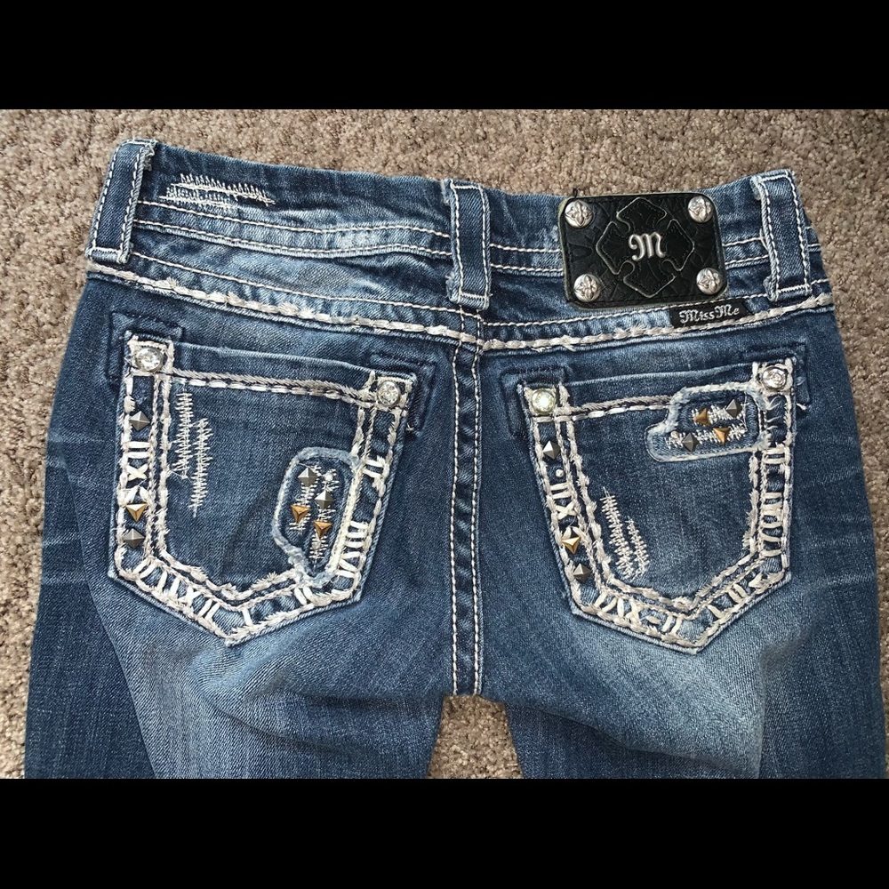 Miss Me boot cut jeans. Size: 24. Inseam: 31.